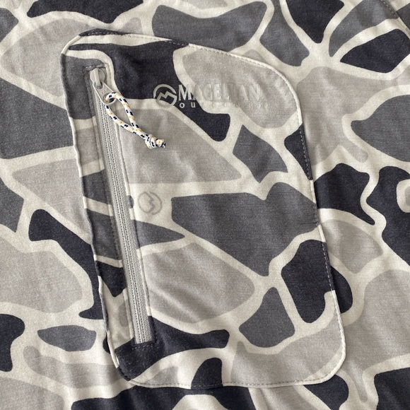 Magellan Long Sleeve Hooded Shirt Men’s Size Medium Gray Camo Hoodie Fish Gear - Picture 3 of 9